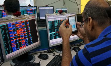 Stock Close: Sensex drops 400 points; FMCG, IT, Pharma stocks fall