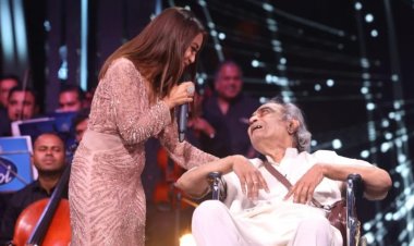 Neha Kakkar showed generosity once again, gave Rs 5 lakh to famous lyricist Santosh Anand to get out of debt