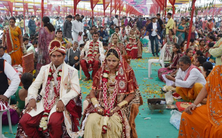 UP : Marriage of 26 hundred couples, feast of thirty thousand people.