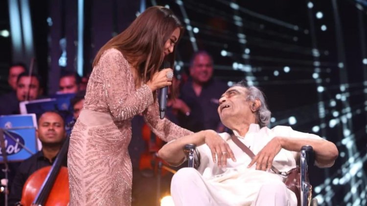 Neha Kakkar showed generosity once again, gave Rs 5 lakh to famous lyricist Santosh Anand to get out of debt