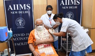PM Modi took second dose of Corona vaccine, said - Vaccination is the way to defeat the virus