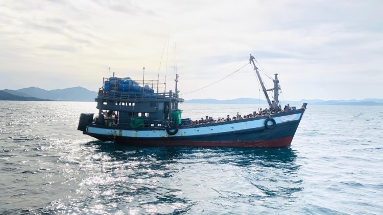 Passenger ferry carrying 50 passengers in Bangladesh, collided with another boat and drowned; 5 people died