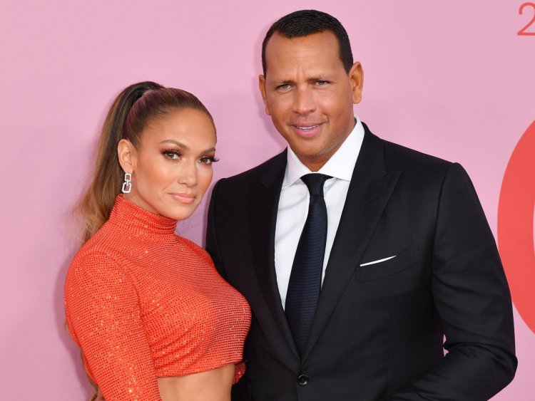 Bad news for the fans of Jennifer Lopez and Alex Rodriguez, both separated by breaking engagement