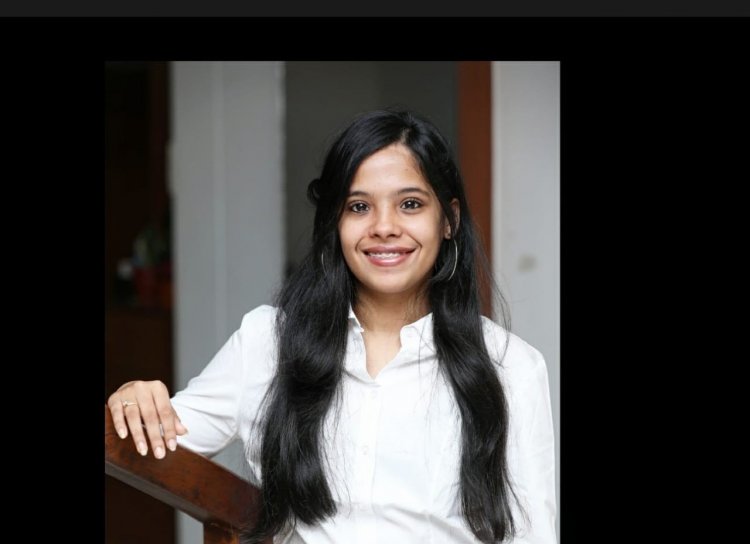 Story of 21 Year Old Author & Bilingual Poet - Vidhi Mardia