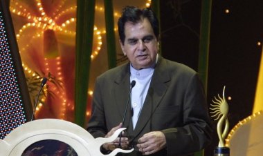 Dilip Kumar LIVE UPDATE: Shahrukh Khan, Shabana Azmi and all the big stars arrived to bid farewell to Dilip Kumar