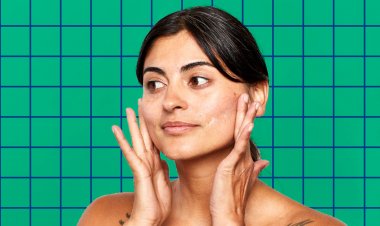 Get spotless and glowing skin by using these face packs made from sandalwood powder for a week