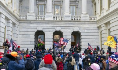 Two more police officers commit suicide in Capitol Hill violence, so far four police officers have given their lives