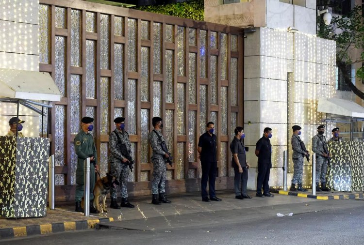 Security Tightens Outside Mukesh Ambani’s Antilia: Cab Driver Alerts Cops