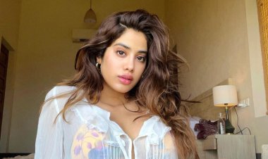 Sridevi's daughter sets fire to water wearing a hot monocony, bold acts raise the Internet's mercury in winter