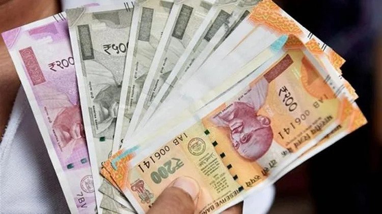 Rupee Vs Dollar: Rupee closed at record low against US dollar, fell 27 paise to 78.40