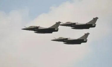 India's big preparation on LAC against China, Rafale fighter jets deployed in Ladakh