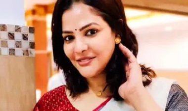 After getting a pile of notes of 21 crores, now cash was found from another flat of Arpita, bank officials called, 5 counting machines were called