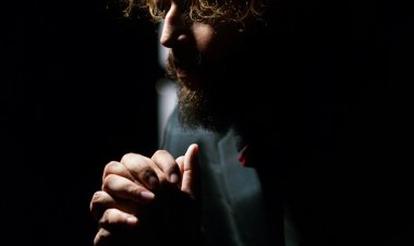 Author Akshay Kumar ruling the readers.