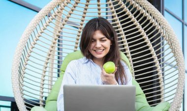 Apple Benefits: New research reveals, eating apples daily keeps high blood pressure under control