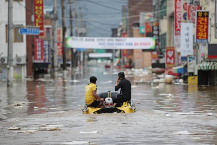 Flood in South Korea: Roads submerged in South Korea, 8 killed due to heavy rain