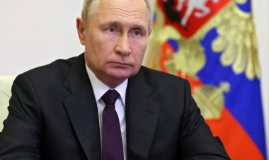 Russia: Putin rewarded American whistleblower Snowden for giving intelligence, granted Russian citizenship