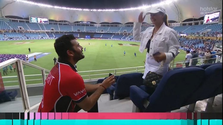 Asia Cup 2022: Hong Kong player Kinchit Shah proposes to his girlfriend in a film style in the audience, wears a ring