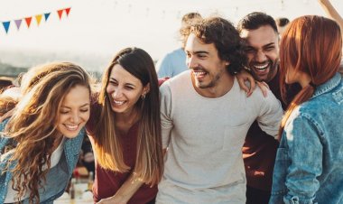 World Smile Day 2022: There are many benefits of laughing, along with staying young for a long time, the problem of sleeping sickness will also go away