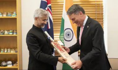 S. Jaishankar gifted a cricket bat signed by Kohli Virat kholi to Australian Deputy PM, See Pics