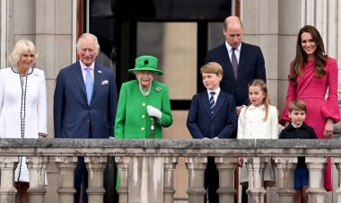 Two heirs of the British Royal Family cannot fly in a plane together, strict rules have to be followed, Royal family protocols