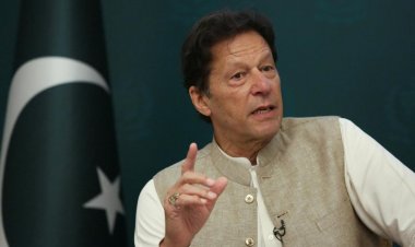 PAK: Imran Khan refutes rumours of leaving Long March, explains the reason