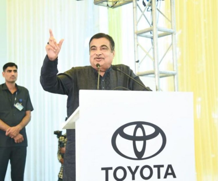 Nitin Gadkari launches pilot project of Toyota Flex Fuel car, now rising price of petrol will not disturb you financially