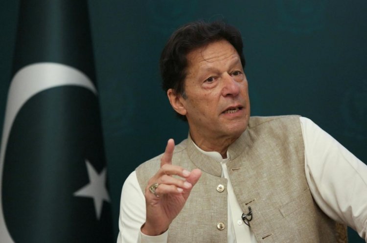 PAK: Imran Khan refutes rumours of leaving Long March, explains the reason