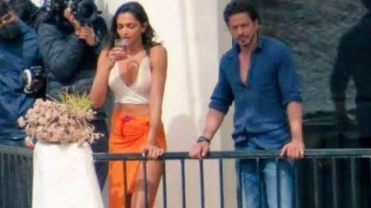 This picture of Shahrukh with Deepika leaked from the 250 crore film 'Pathaan', people said - he is a senior citizen