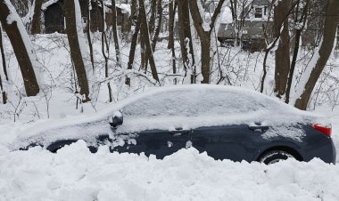 America: Buffalo city in the grip of snow storm, driving ban; Military police deployed to prevent entry
