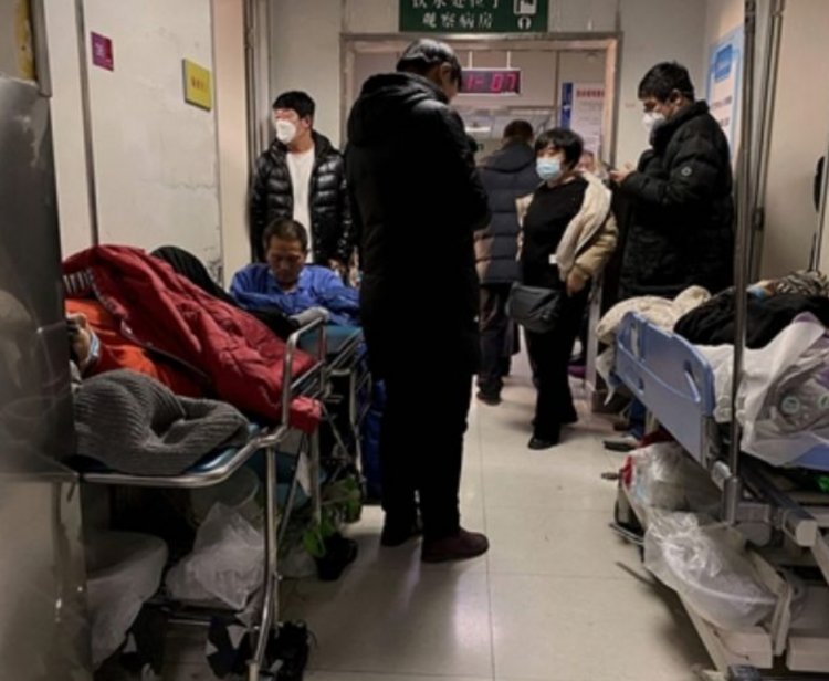 China: uncontrollable situation in China, hospitals full of patients; Employees working overtime at funeral sites