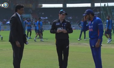 Rohit Sharma seems hilariously confused after winning the toss in 2nd ODI, took 20 seconds to take decision: VIDEO