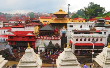 Nepal: long queues of devotees to enter Pashupatinath Temple's main complex on Mahashivaratri