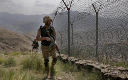 Taliban closed the main border between Afghanistan-Pakistan, firing between the two countries