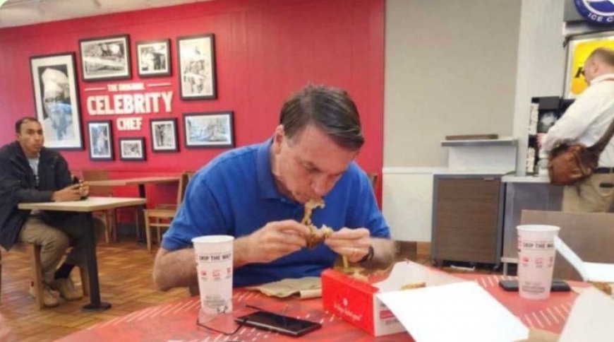 Jair Bolsonaro, former President of Brazil, living an anonymous life, was seen eating alone in a restaurant of Florida