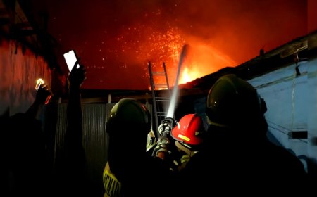 Fierce fire at Indonesian oil depot, 14 kills; evacuation of thousands