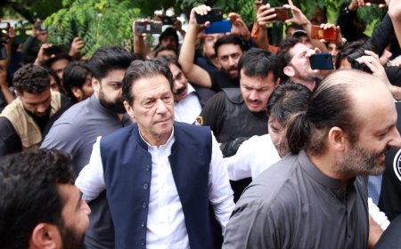 Imran Khan likely to be arrested in Toshakhana case, Lahore Police arrives to arrest him