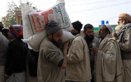 People fighting, crying for a packet of flour, Pakistan's worst flour crisis| VIDEO