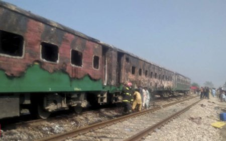 7 killed including 3 children and a woman after a moving Lahore-bound Passenger train catches fire