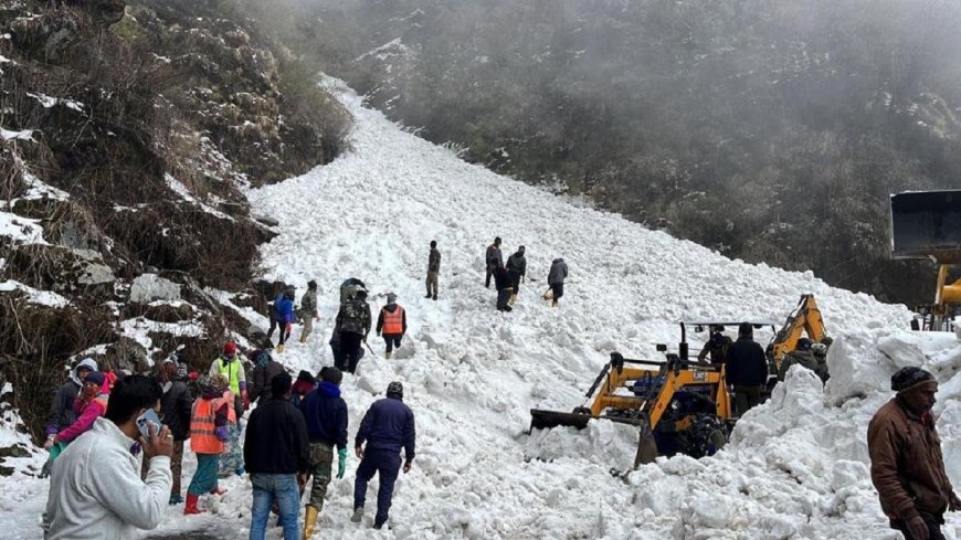 Heavy avalanche in Nathu La border area of ​​Sikkim, 6 dead, 22 tourists rescued