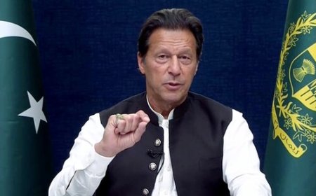 Imran Khan criticized the visit of Pakistani PM and Foreign Minister, said- 'The country is being insulted all over the world'