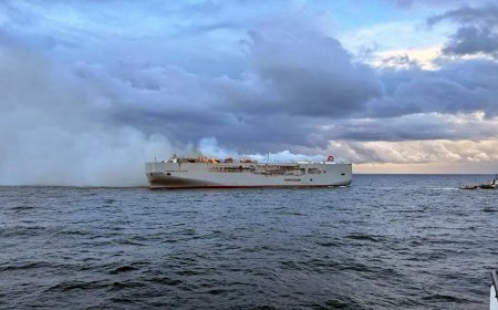 Netherlands: Fierce fire in cargo ship in the middle of the sea, 3 thousand cars caught in the grip; death of one