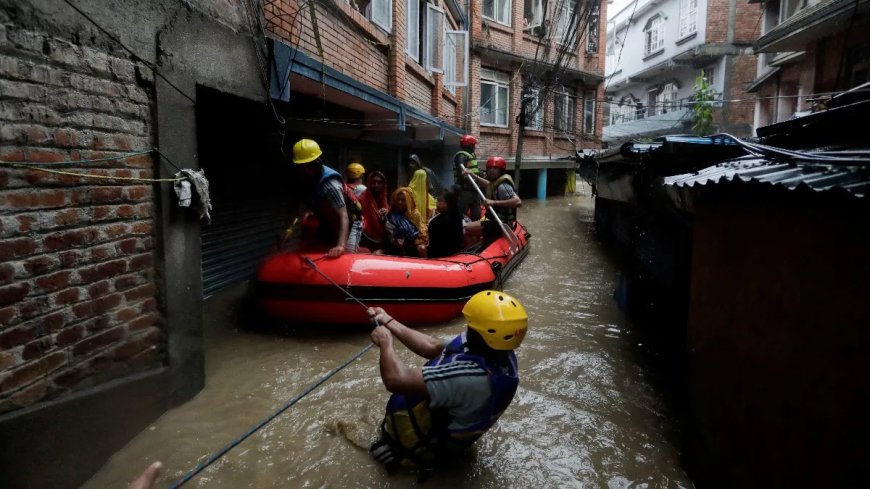 Floods and landslides cause massive destruction in Nepal, 112 dead and 68 missing so far; Alert in 56 districts