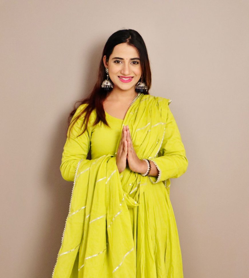 From Varanasi to Bollywood Dreams: Nazrein Inayat's Rise to Stardom