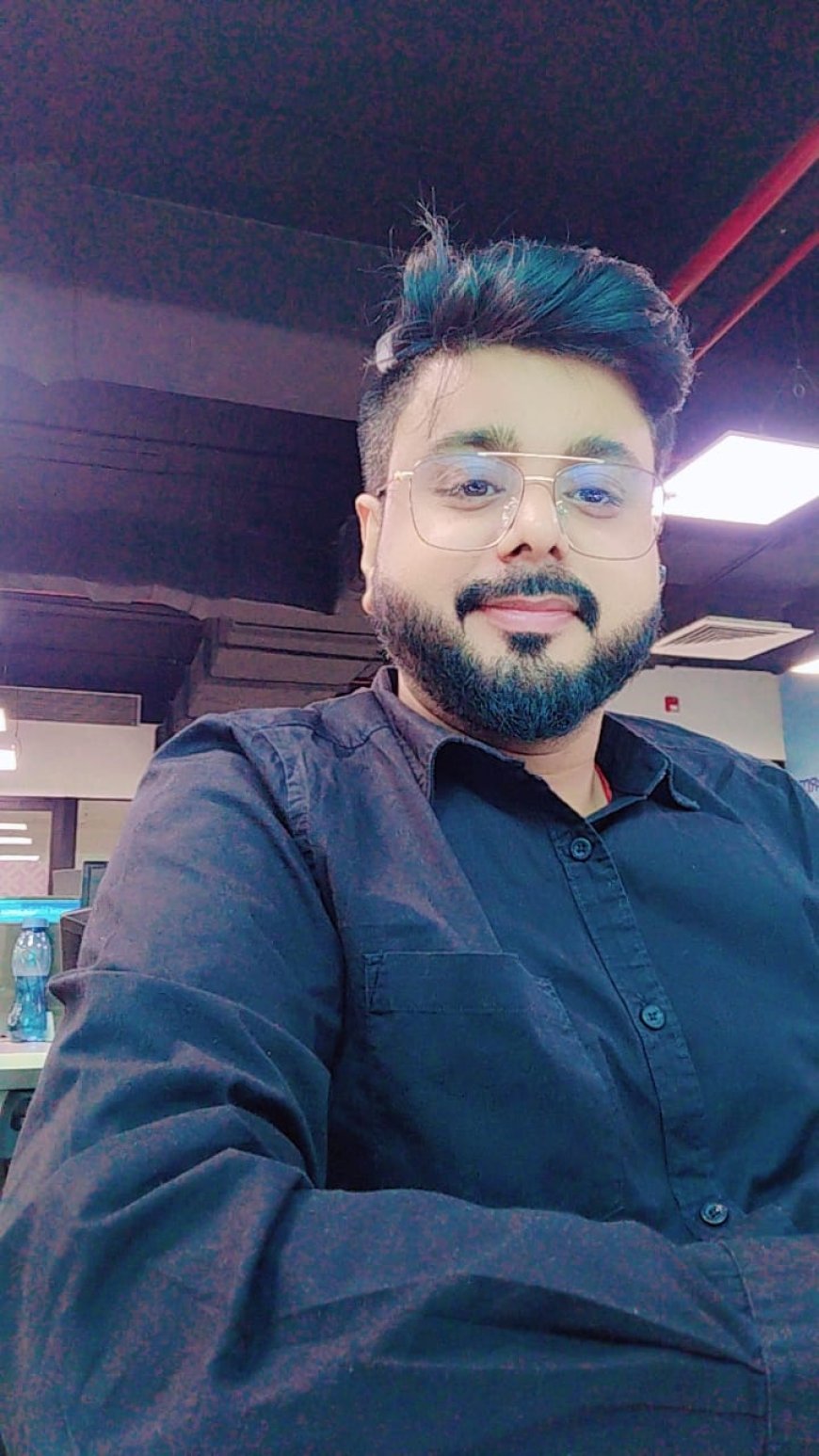 Prayagraj’s Rising Star: Tarot Reader Saurabh Ojha Seeks to Illuminate Lives Through Cards