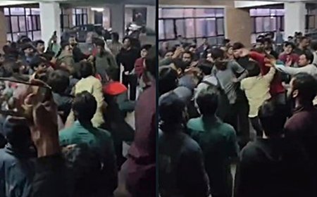 Amid demands for the resignation of the JNU Vice Chancellor, ABVP and Left wing students clashed at midnight, leaving several students seriously injured.