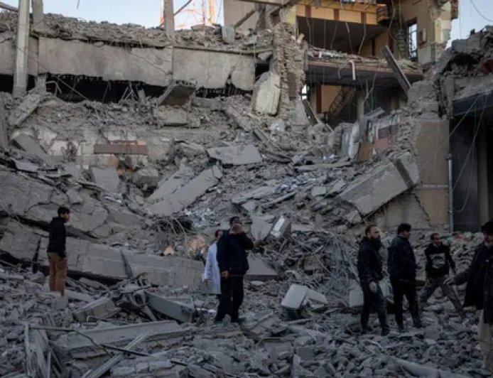 From steel plants to bridges, everything is destroyed... America and Israel launch a double attack on Iran, Tehran says it will receive a befitting reply.