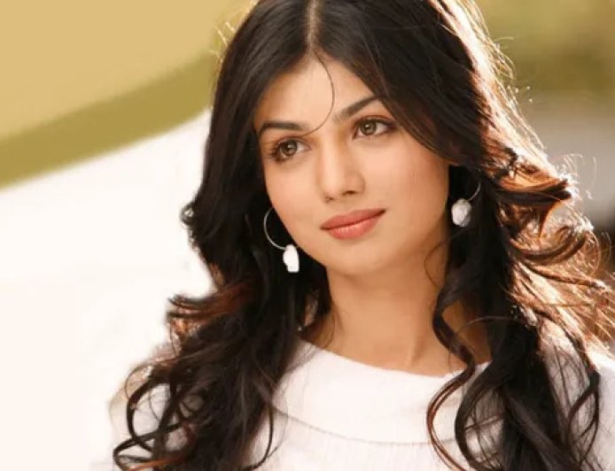 Converted to Islam for Marriage, Left the Industry at Age 23... The Story of 'Wanted Girl' Ayesha Takia