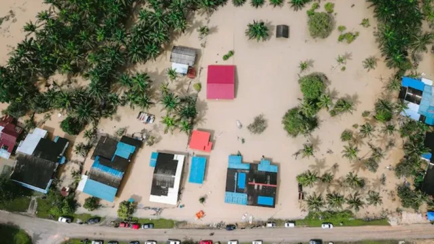 China: A young man reached his parents after swimming for 3 hours in flood water, said - he was worried